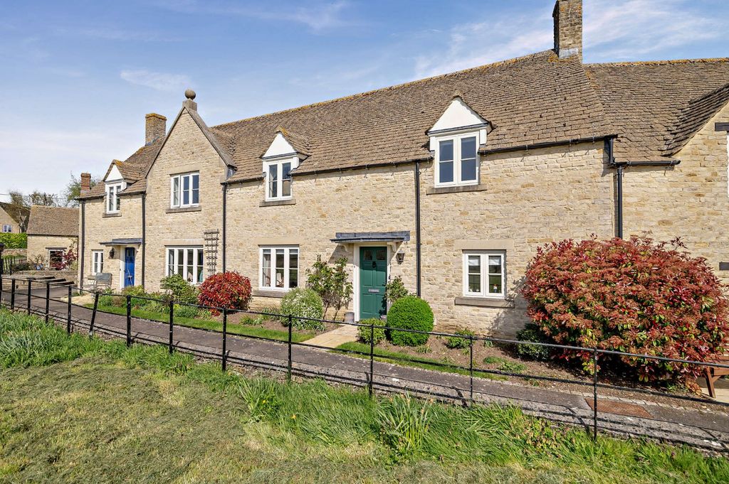 2 bed terraced house for saleEast Allcourt, Lechlade, Gloucestershire GL7