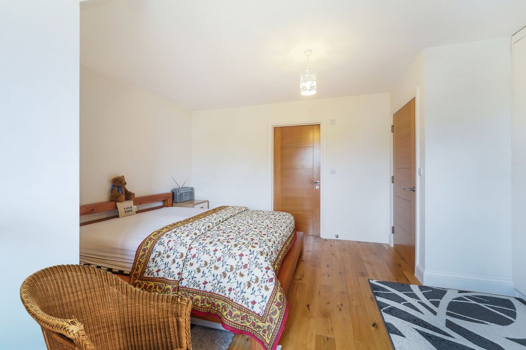 Additional image 23 of 4 bed semi-detached house for salePollard Road, Morden SM4
