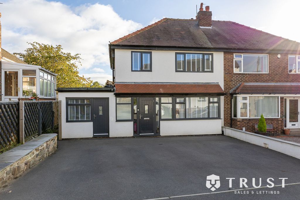 4 bed semi-detached house for saleNorthorpe Lane, Mirfield WF14