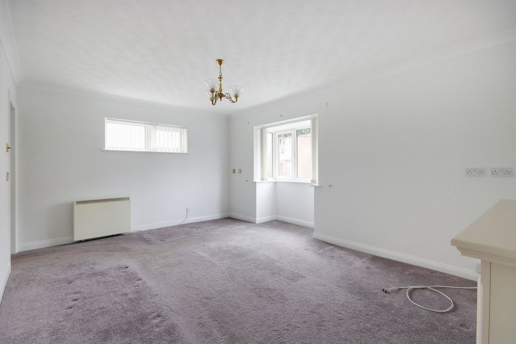 2 bed flat for saleCavendish Square, Bramblefield Estate, Longfield DA3 photo 4