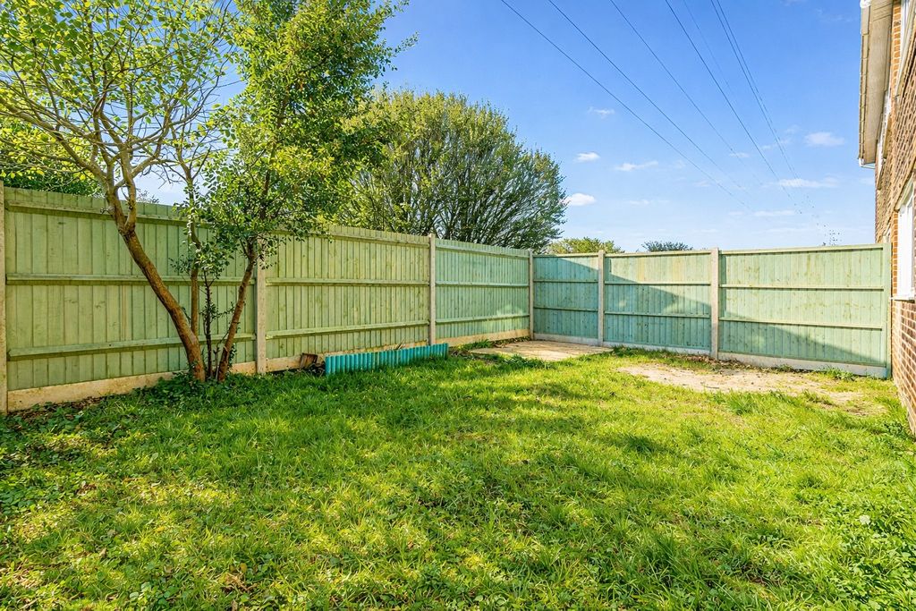 2 bed maisonette for saleArchers Close, Calmore, Southampton SO40 photo 3