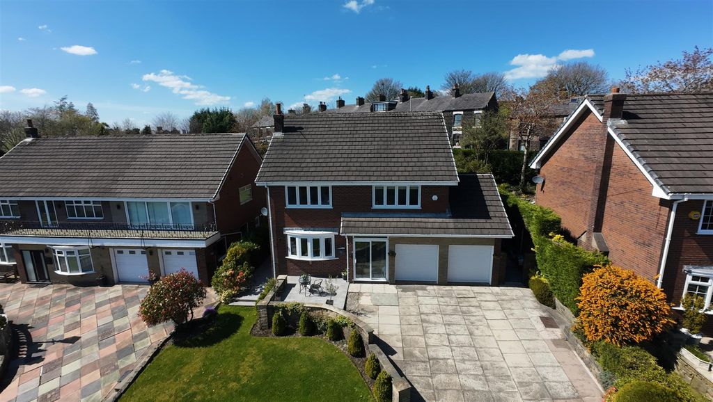 4 bed detached house for saleLower Turf Lane, Scouthead, Oldham OL4