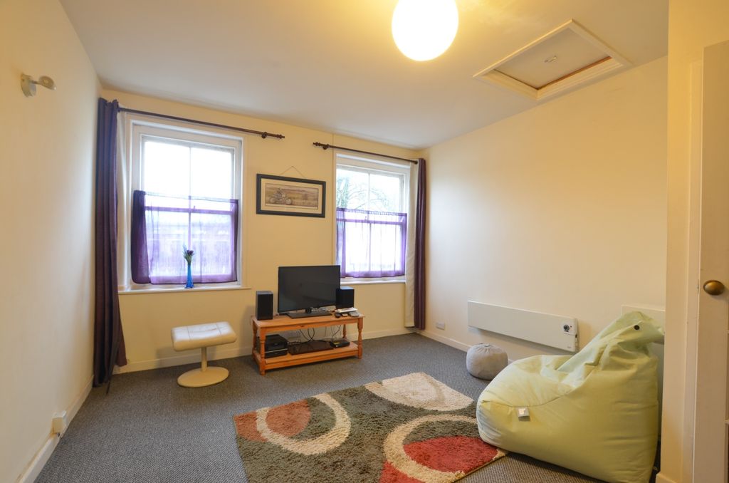 Additional image 6 of 1 bed flat for saleParade Square, Lostwithiel, Cornwall PL22