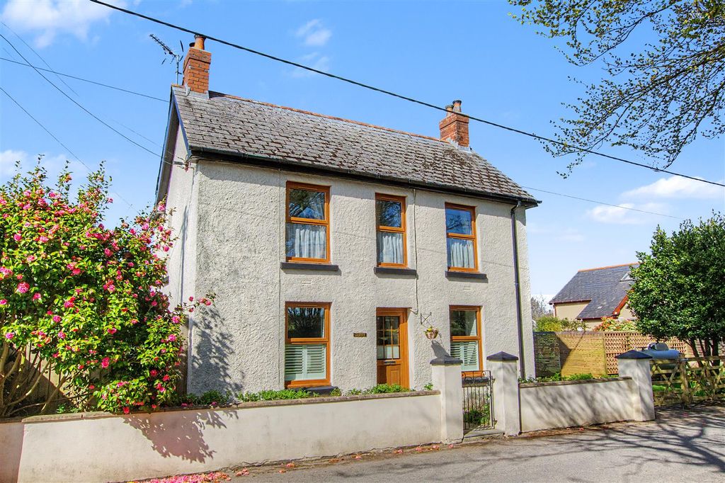 3 bed detached house for saleBeulah, Newcastle Emlyn SA38