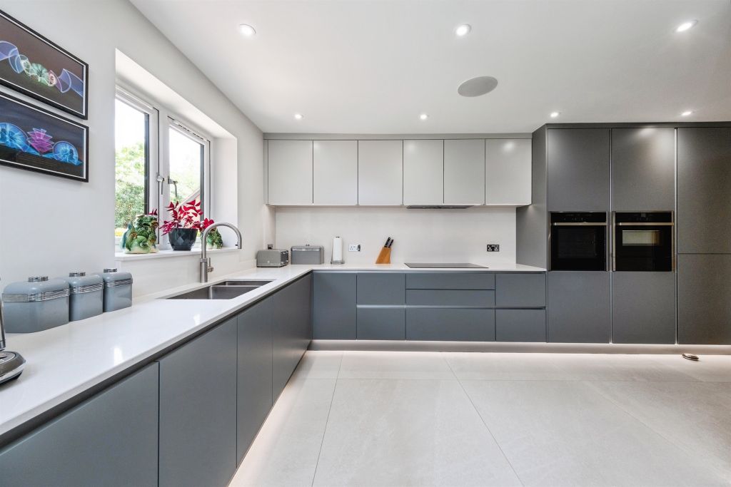 Additional image 10 of 4 bed detached house for saleTabard Gardens, Newport Pagnell MK16