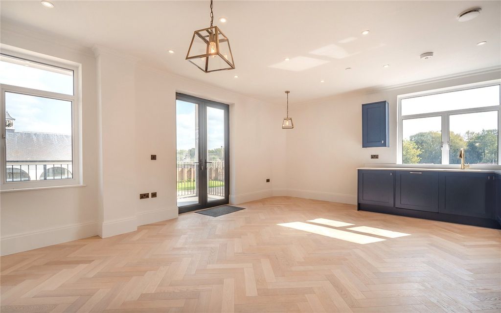 Additional image 5 of 2 bed flat for saleWesthorpe House, Marlow, Buckinghamshire SL7
