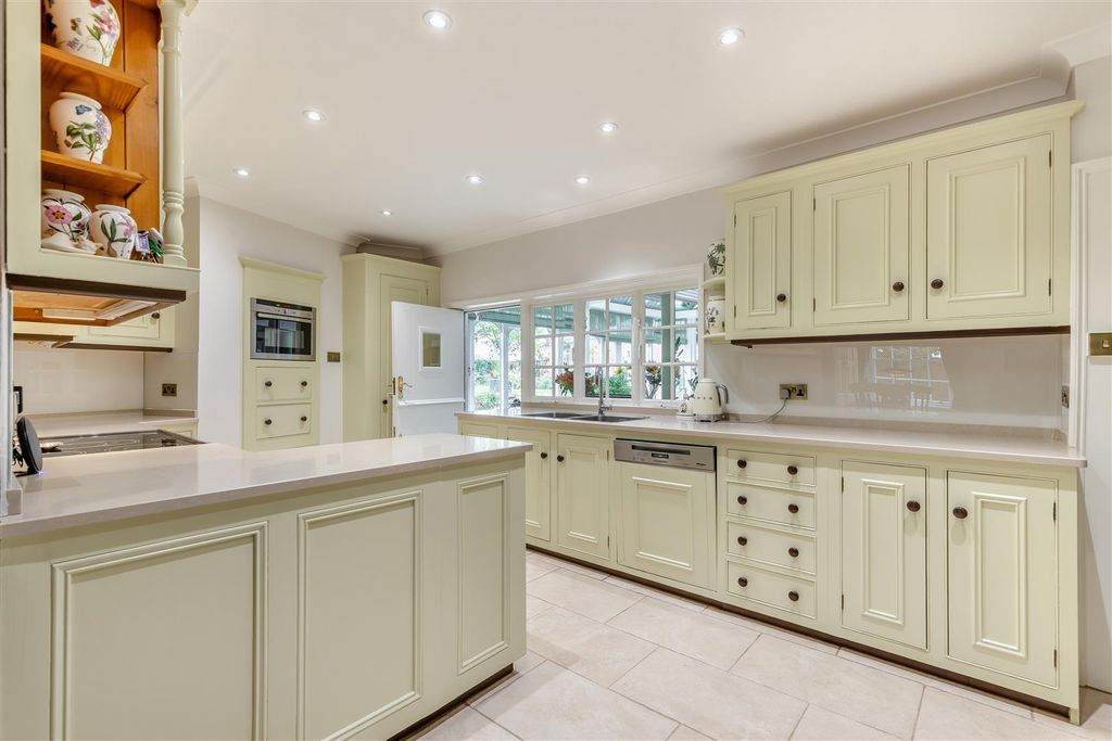 Additional image 7 of 6 bed detached house for saleMill Lane, Newport Pagnell MK16