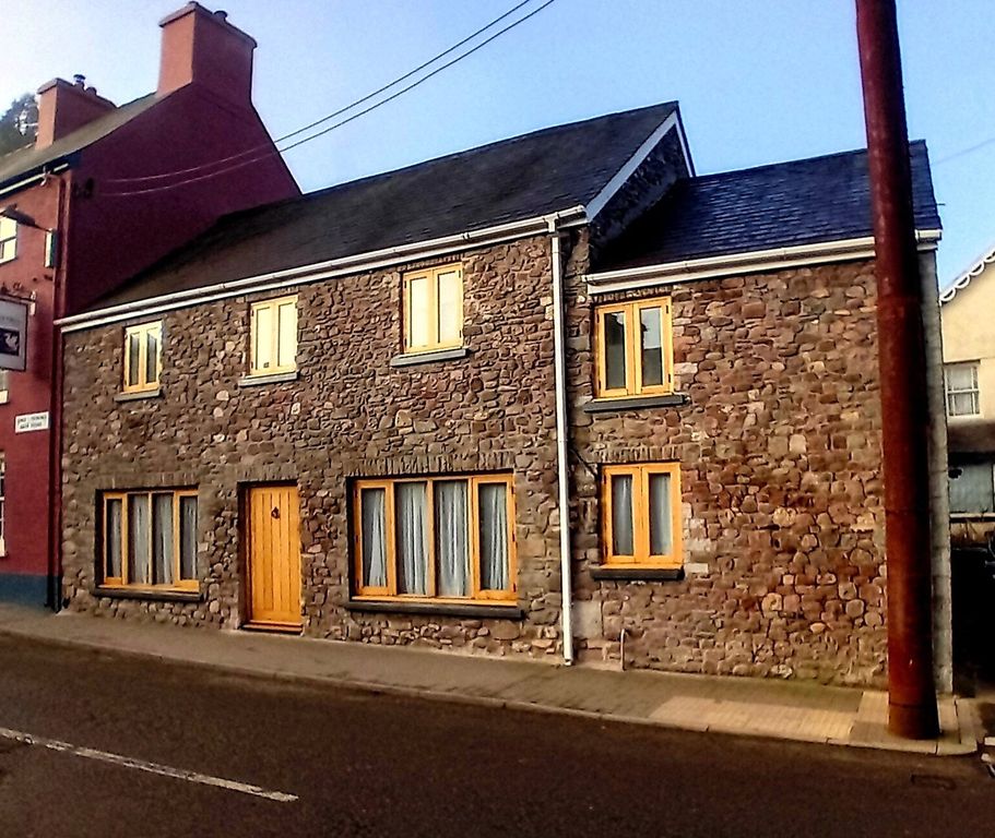 4 bed cottage for saleQueens Square, Llangadog, Nr Llandovery, Carmarthenshire SA19