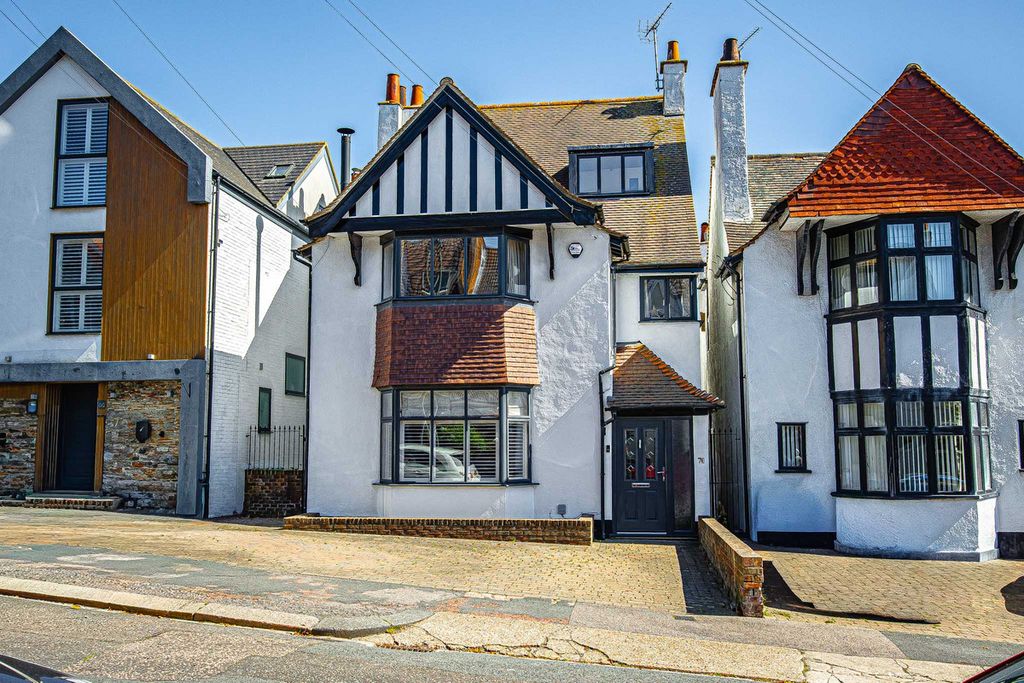 5 bed detached house for saleLeigh Cliff Road, Leigh-On-Sea SS9