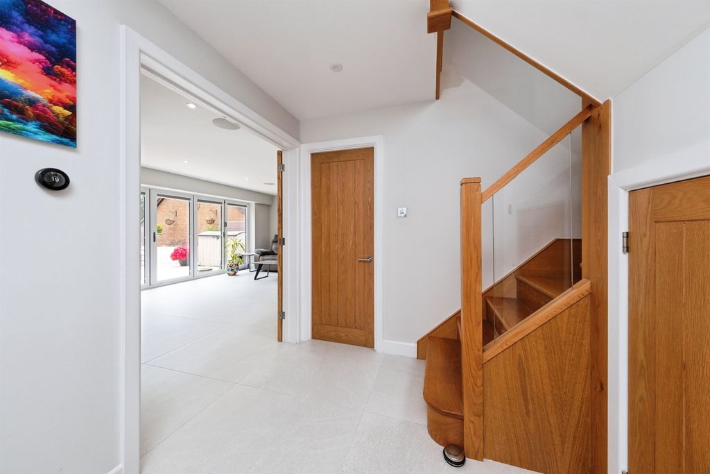 Additional image 12 of 4 bed detached house for saleTabard Gardens, Newport Pagnell MK16