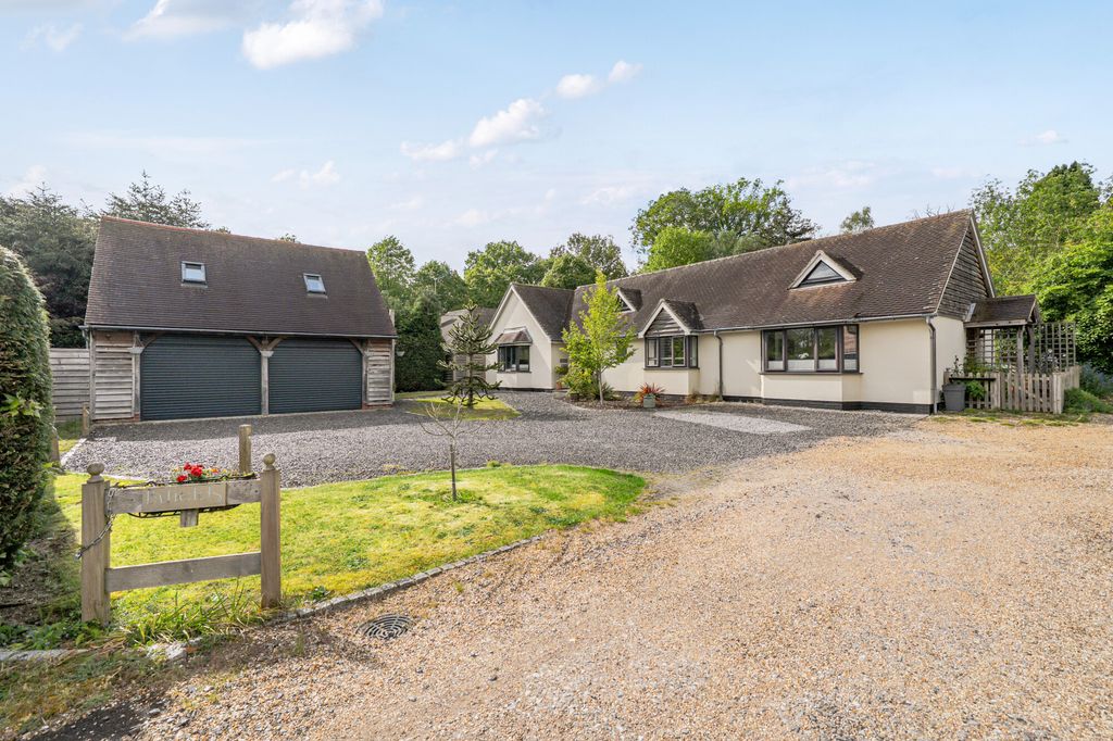 5 bed detached house for saleWash Water, Newbury RG20