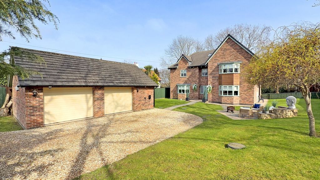 6 bed detached house for saleLadgate Lane, Middlesbrough, 7 TS5 photo 4