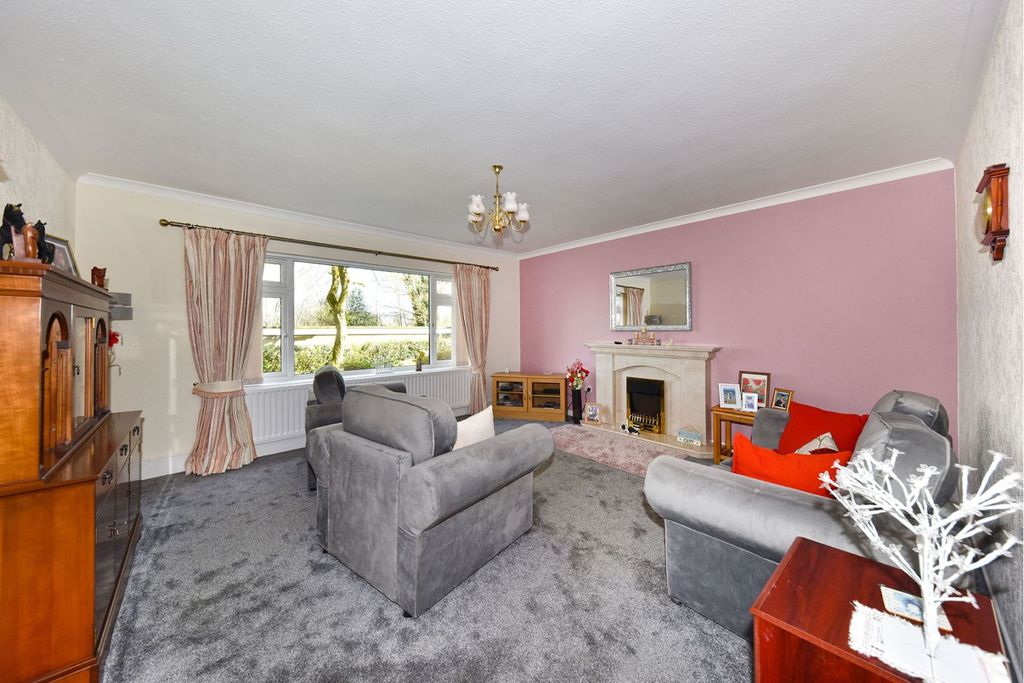 2 bed flat for saleBollinbrook Road, Macclesfield SK10