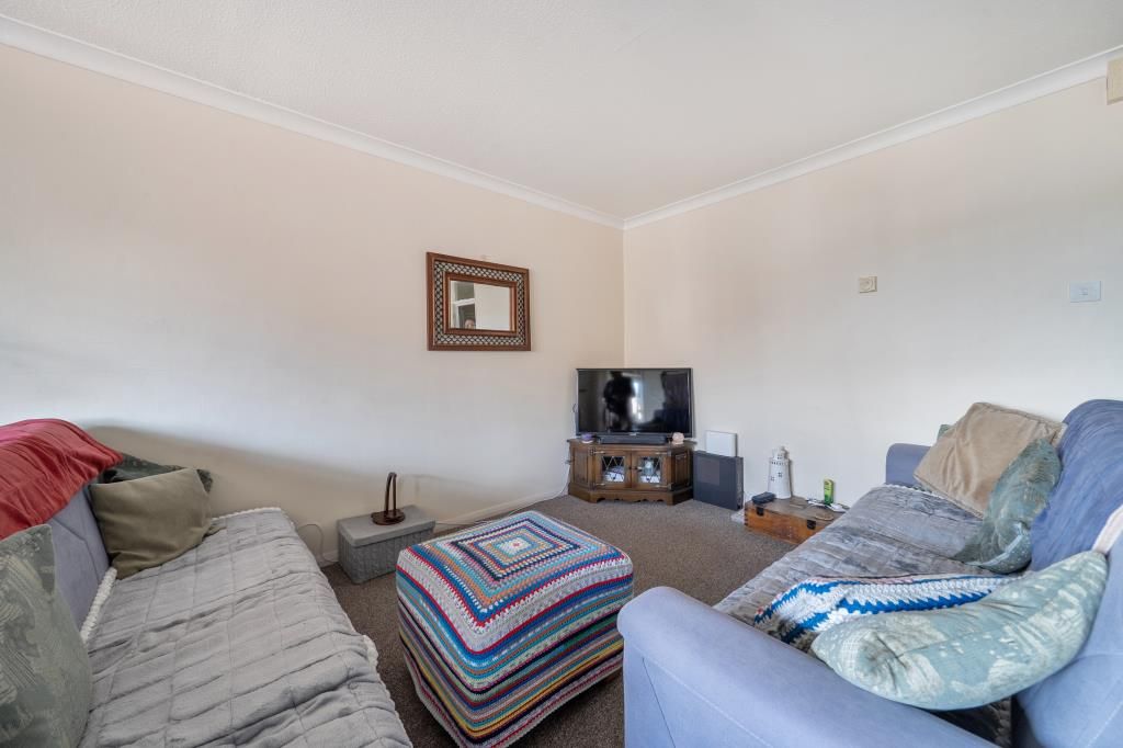 2 bed flat for saleLightwater, Surrey GU18 photo 5