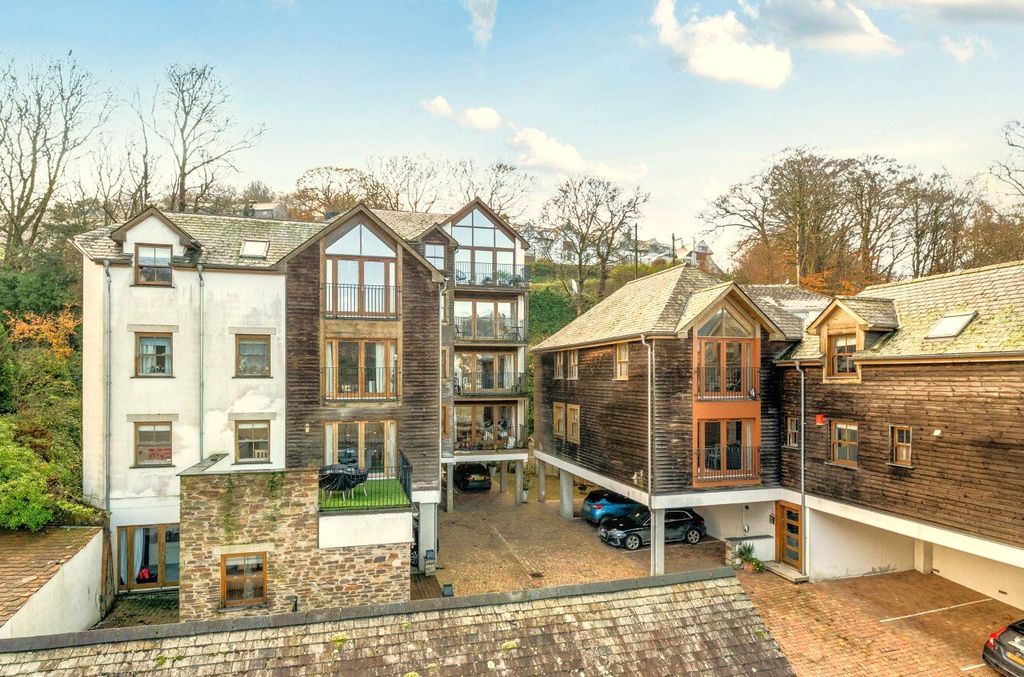 2 bed flat for saleThe Creekside, Looe, Cornwall PL13