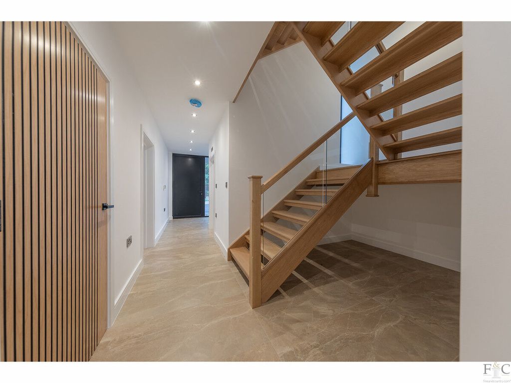 7 bed detached house for saleCarisbrooke Road, Leicester LE2 photo 5