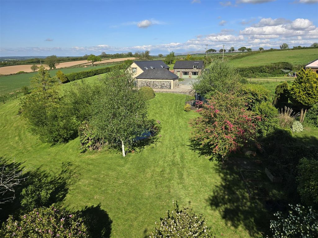 6 bed barn conversion for saleLifton, Launceston PL16 photo 2