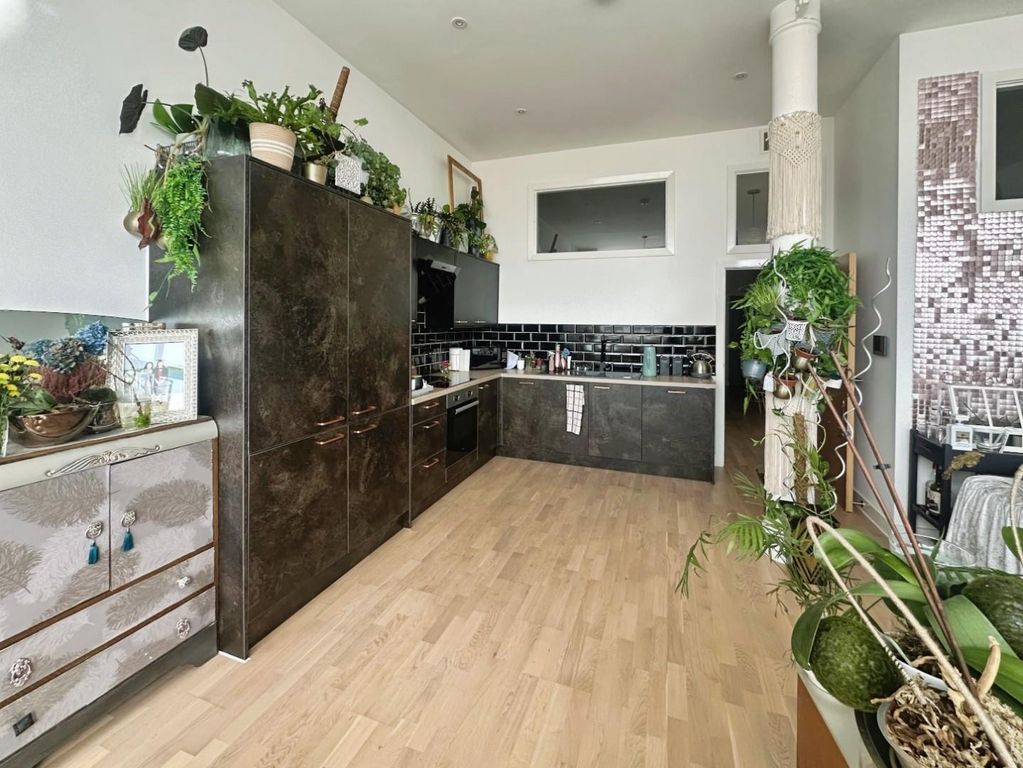 2 bed flat for saleMather Lane, Leigh WN7 photo 2
