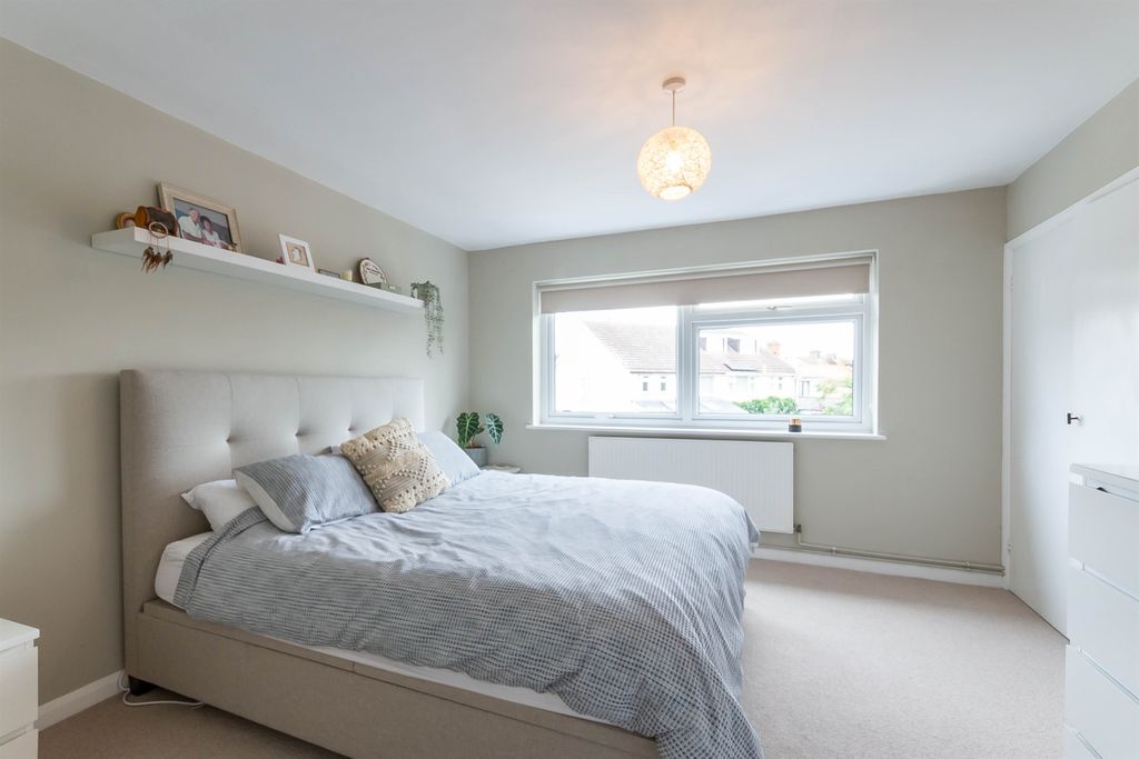 Additional image 4 of 2 bed flat for saleChurch Street, Maldon CM9