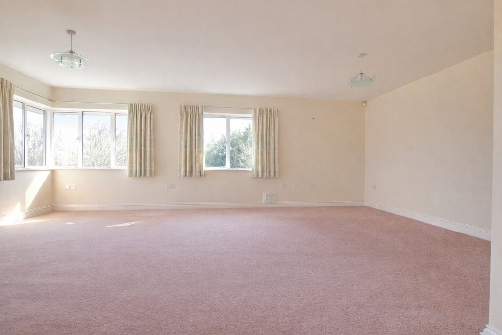Additional image 4 of 2 bed flat for saleAvenue Road, Lymington, Lymington SO41