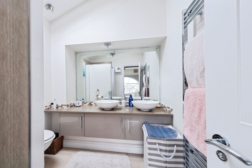Additional image 17 of 3 bed semi-detached house for saleHigh Street, Newport Pagnell MK16