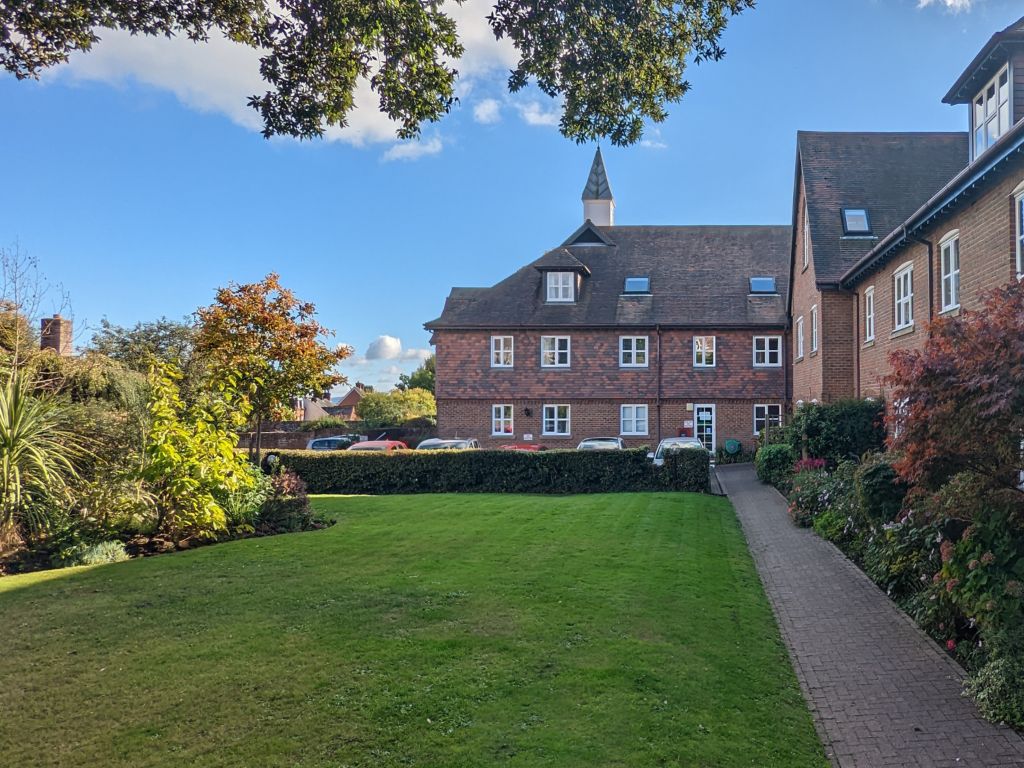 1 bed flat for saleChurch Lane, Lymington, Hampshire SO41