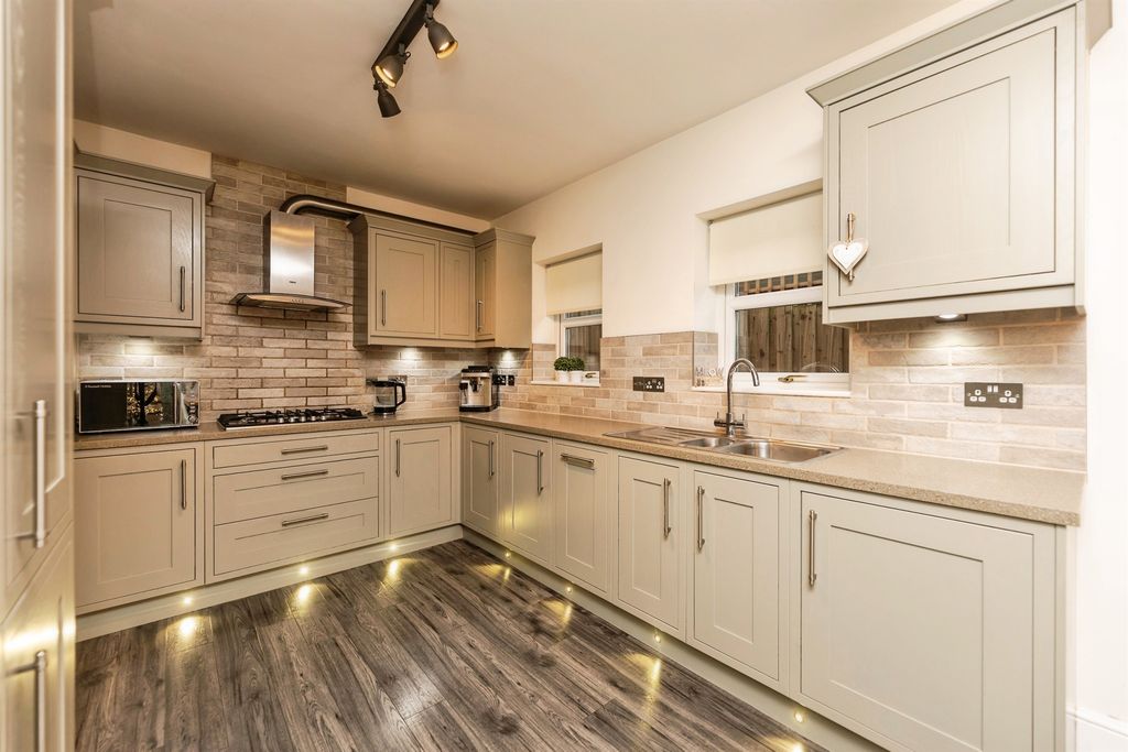 Additional image 3 of 4 bed detached house for saleDarrington Road, Pontefract WF8