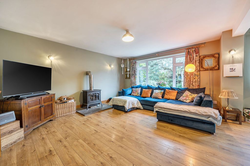 4 bed detached house for salePaddock Close, Pershore WR10 photo 4