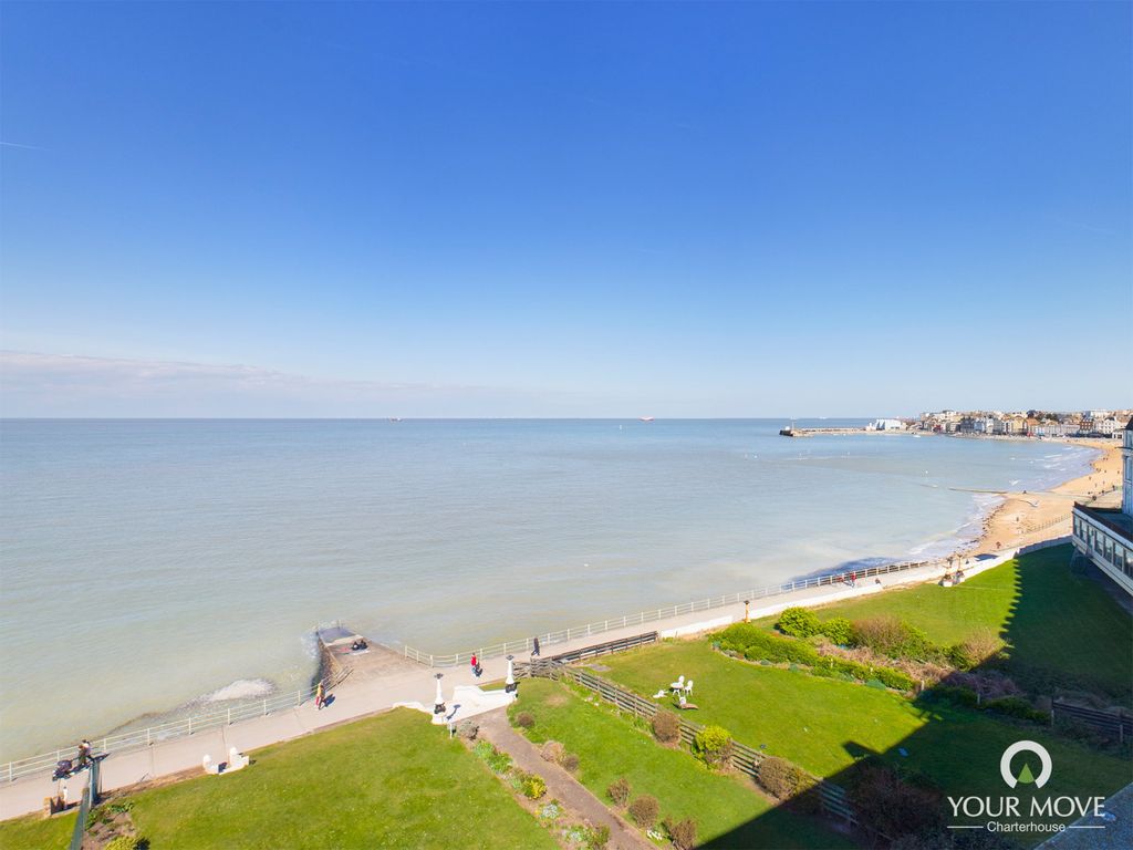2 bed flat for saleRoyal Crescent, Margate, Kent CT9