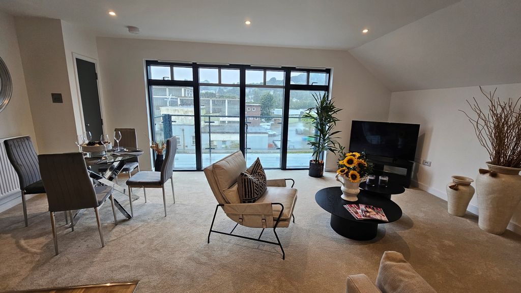 Additional image 7 of 2 bed flat for saleThe Yard, Lostwithiel, Cornwall PL22