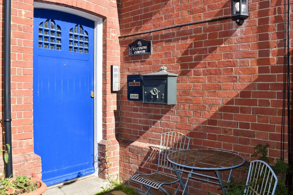 Additional image 10 of 3 bed maisonette for saleGrove Road, Lymington SO41