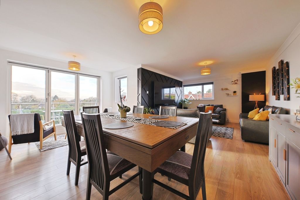 Additional image 3 of 5 bed detached house for saleReading Room Yard, North Ferriby HU14