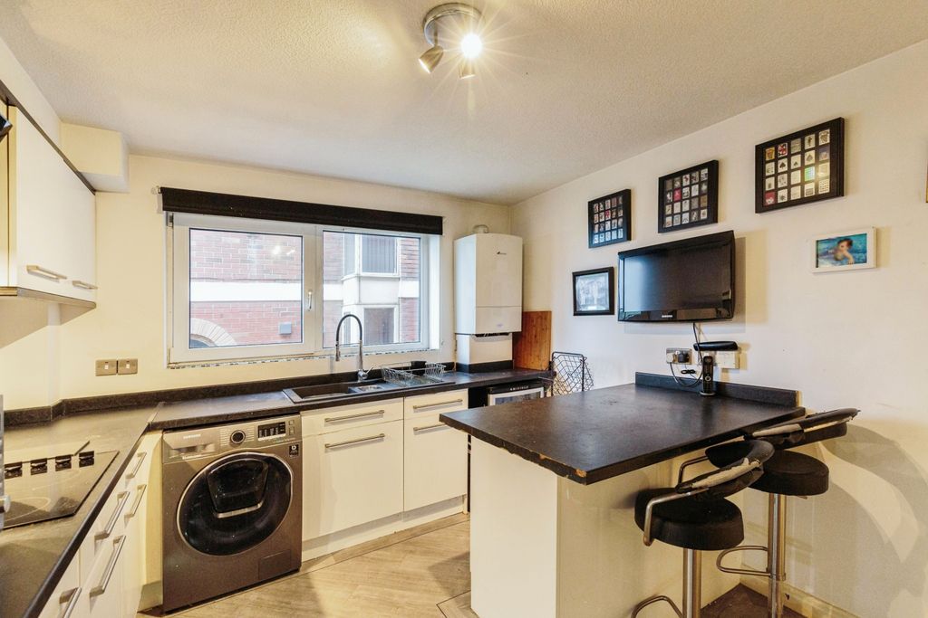 Additional image 8 of 2 bed flat for saleSouth Promenade, Lytham St. Annes, Lancashire FY8