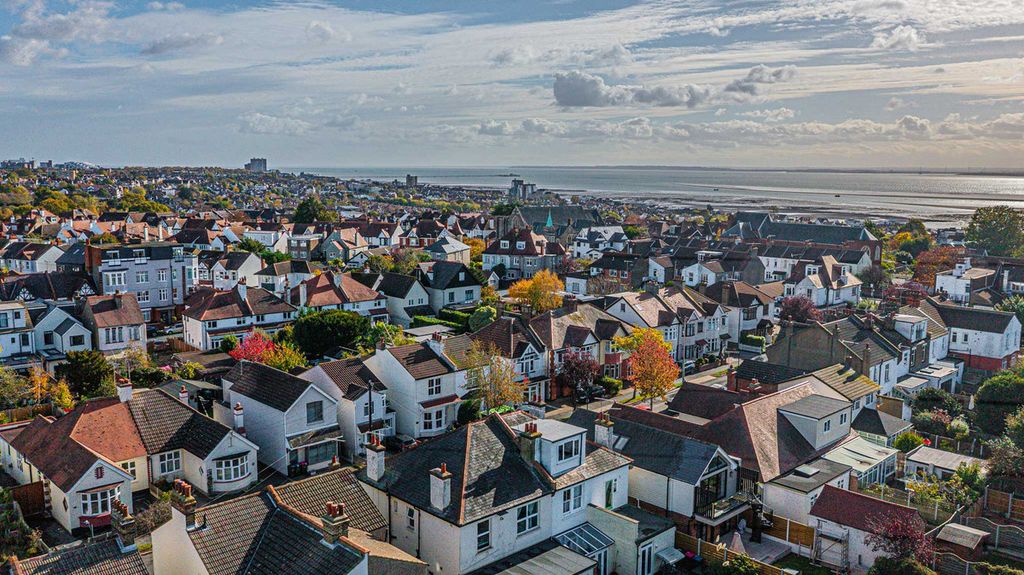 Additional image 37 of 3 bed detached house for saleFernleigh Drive, Leigh-On-Sea SS9
