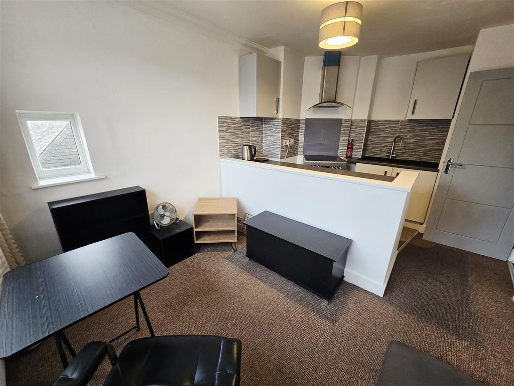 1 bed flat for saleCastle Keep, Launceston PL15 photo 3