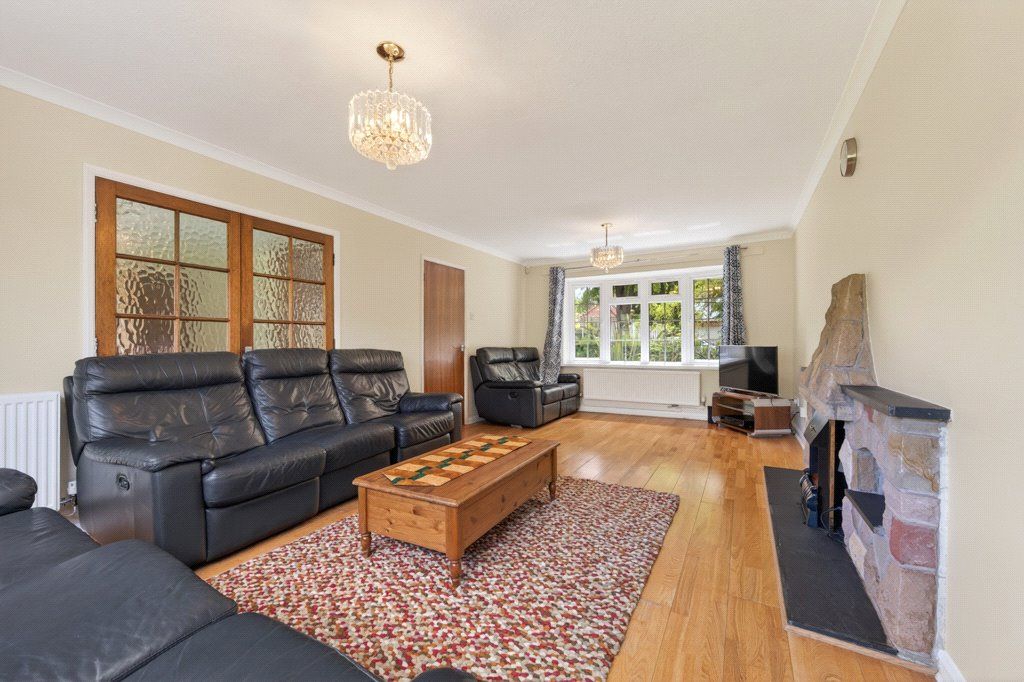 4 bed detached house for saleThe Fairway, Oadby, Leicester LE2 photo 3