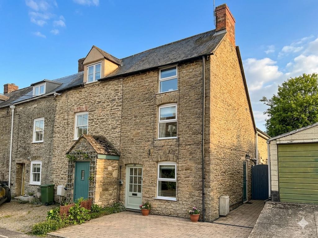 3 bed semi-detached house for saleGastons Road, Malmesbury SN16
