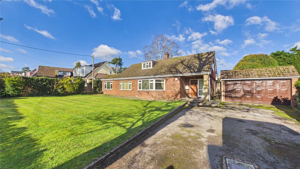 5 bed detached house for saleLightwater, Surrey GU18
