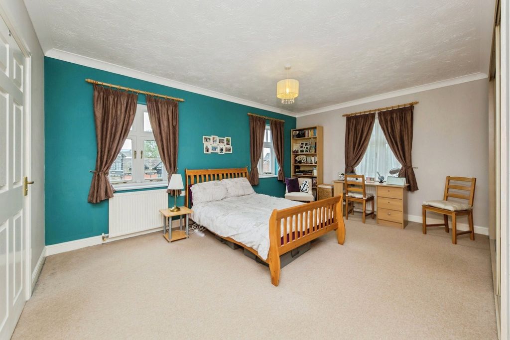 Additional image 9 of 2 bed flat for saleEastgate, Macclesfield, Cheshire SK10