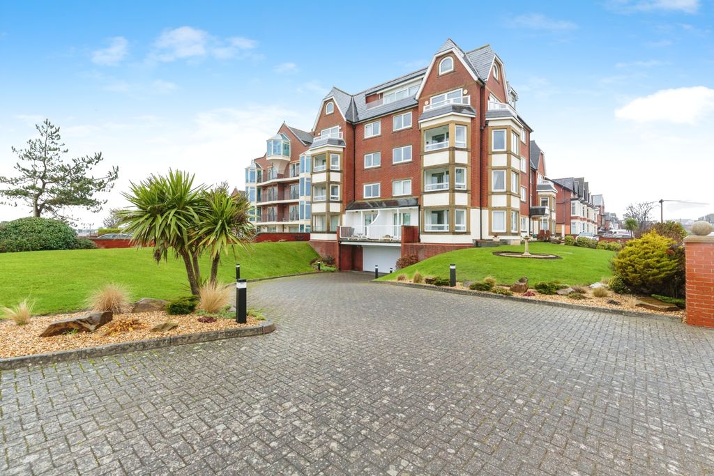 2 bed flat for saleSouth Promenade, Lytham St. Annes, Lancashire FY8
