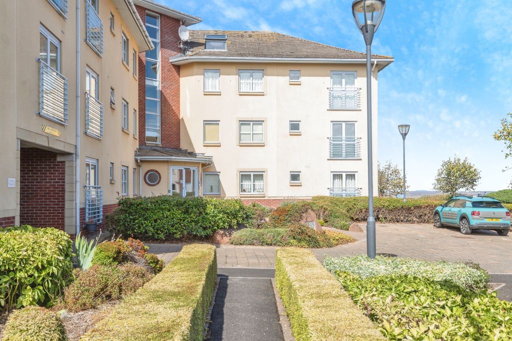 3 bed flat for saleTrinity Way, Minehead TA24 photo 2