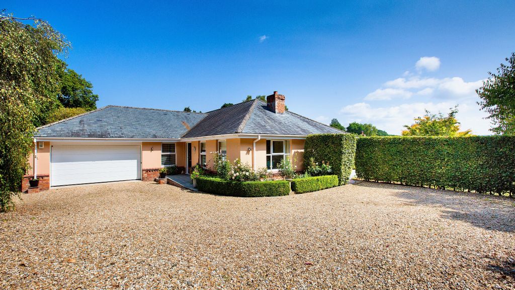 4 bed bungalow for saleHigher Broad Oak Road, West Hill EX11