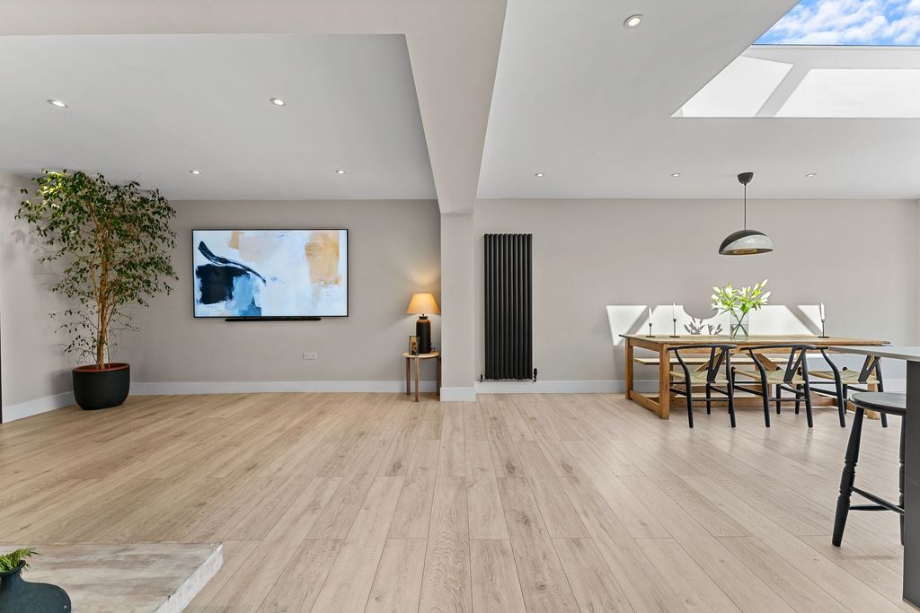 Additional image 4 of 4 bed property for saleChiltern Avenue, Macclesfield SK11