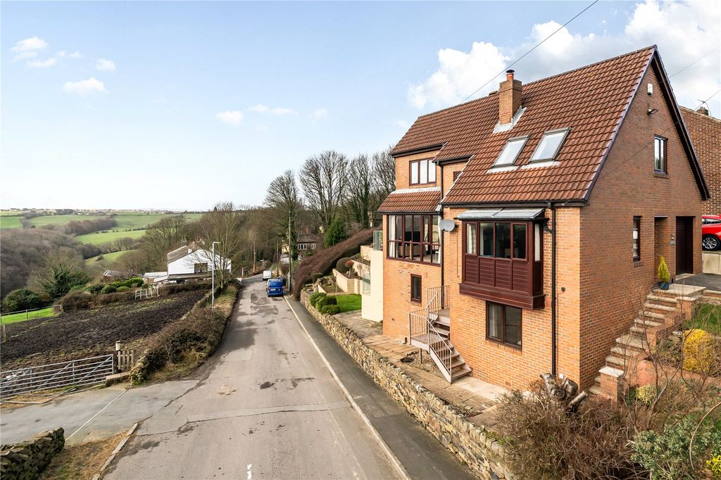 4 bed detached house for saleBankside, New Occupation Lane, Pudsey, West Yorkshire LS28