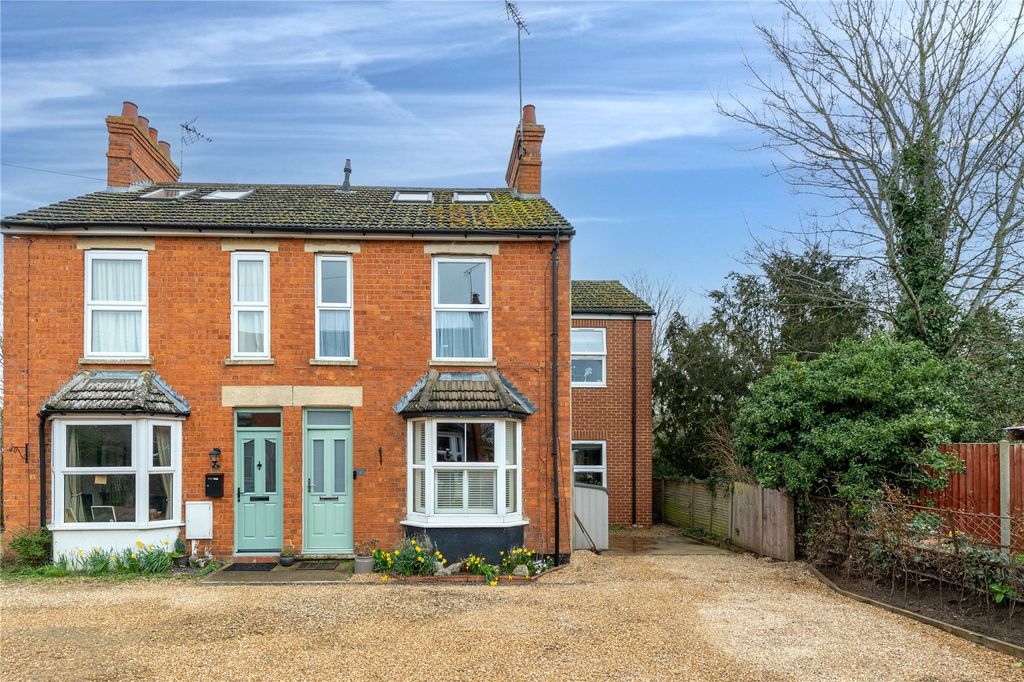 4 bed semi-detached house for saleCaldecote Street, Newport Pagnell, Buckinghamshire MK16