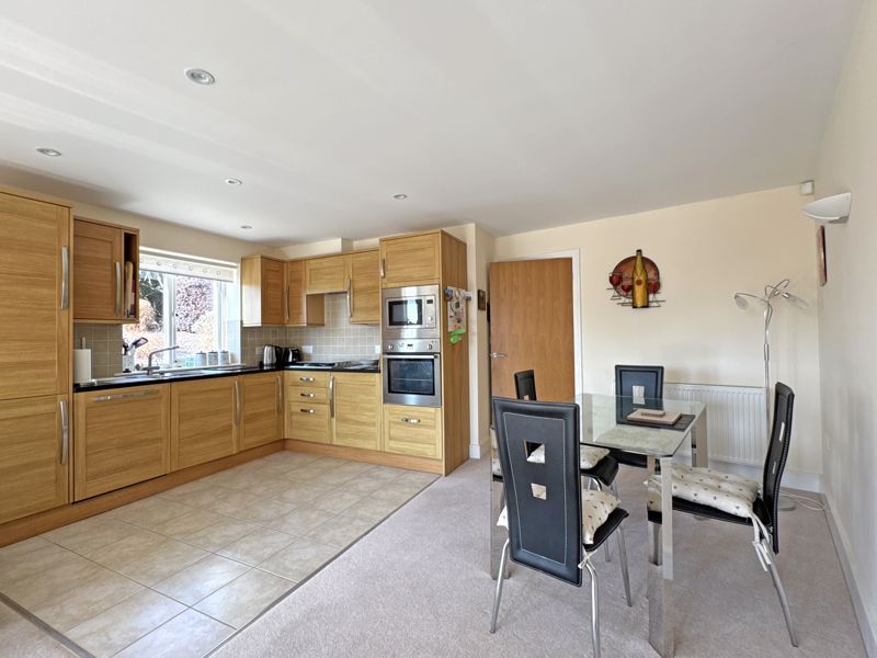 2 bed flat for saleSidford High Street, Sidford, Sidmouth EX10 photo 2