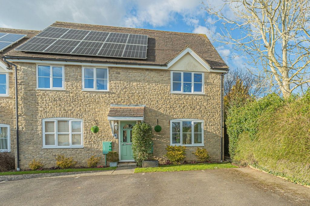 1 bed flat for saleFive Trees Close, Tetbury GL8
