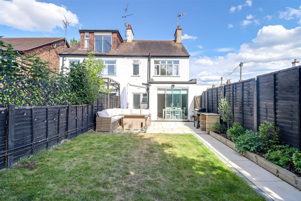 Additional image 21 of 3 bed semi-detached house for saleCheltenham Drive, Leigh-On-Sea SS9