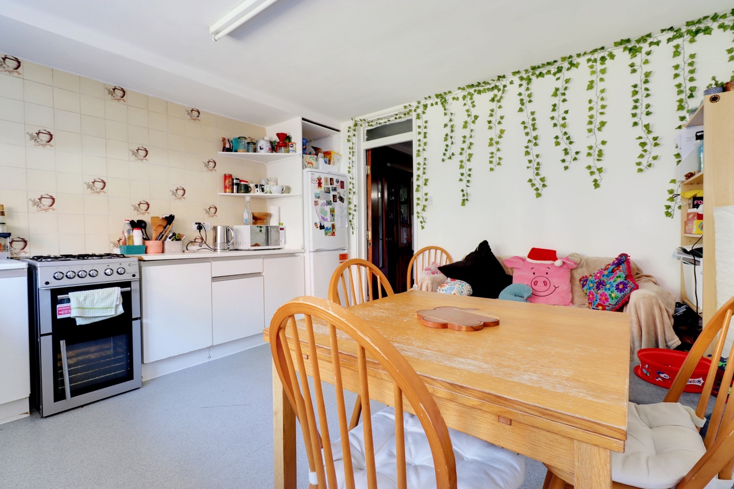 4 Bed Terraced House, Chaplin Close, SE1, N1 7GU photo 2