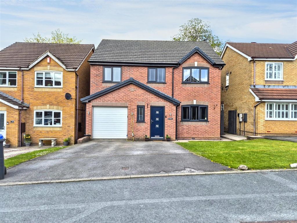 4 bed detached house for saleMilltown Way, Leek, Staffordshire ST13